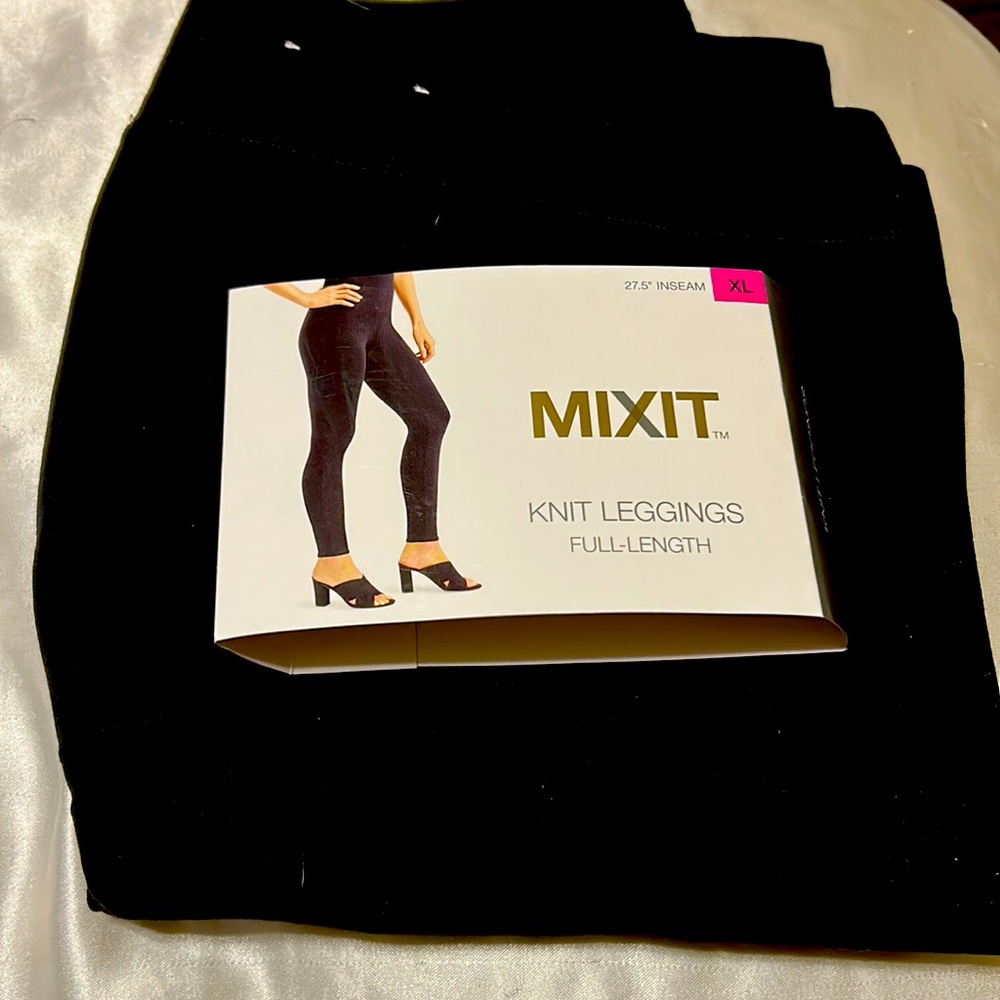Kohls MixIt brand leggings size XL. Never worn.